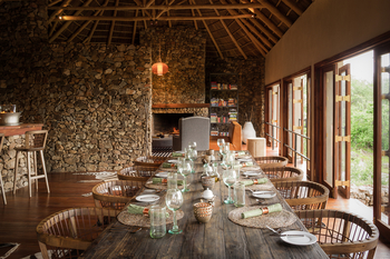 Legendary Mwiba Lodge: Dining in der Bibliothek