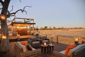 Nogatsaa Pans Chobe Lodge: Open Air Lounge und Beobachtungsturm
