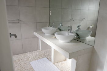 Swakopmund Guesthouse: Gästebad