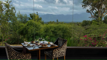 The Serai Bandipur: Lunch vor Bergkulisse