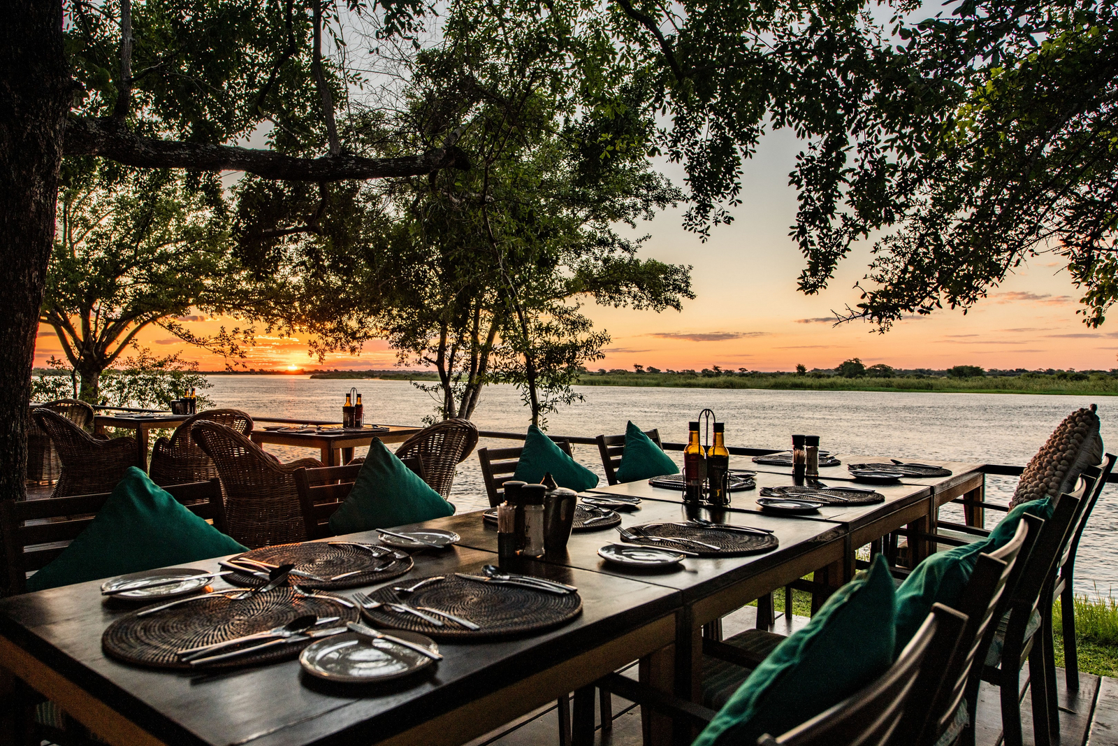 Zambezi Mubala Lodge Zambezi Mubala Lodge: Dinner am Fluss