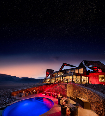 andBeyond Sossusvlei Desert Lodge: Nächtliche Beleuchtung