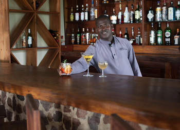 Clouds Mountain Gorilla Lodge: Bar