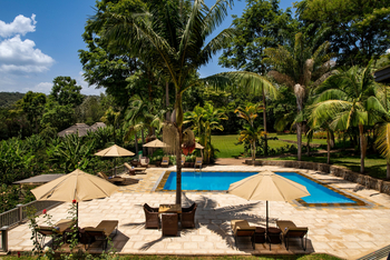 Kitela Lodge: Pool und Garten