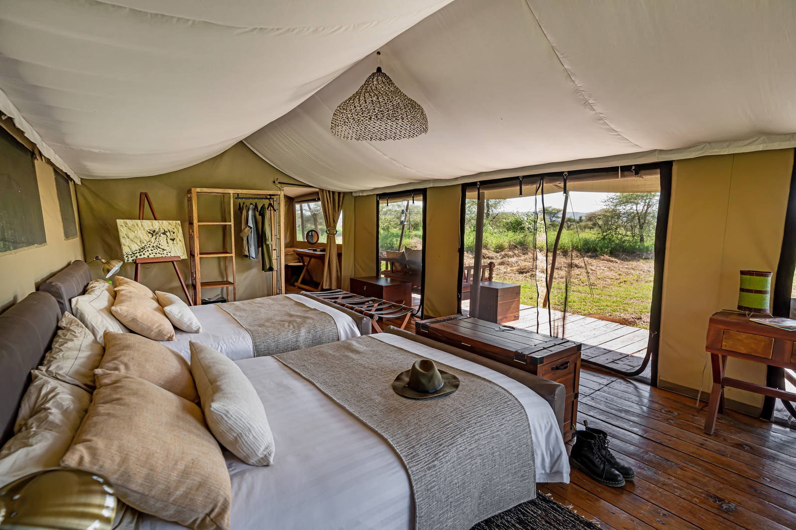 Lemala Ewanjan Tented Camp Lemala Ewanjan Tented Camp: Betten mit Blick