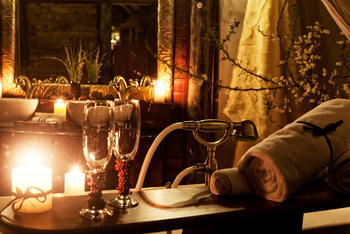 Mbali Mbali Soroi Serengeti Lodge: Baden bei Kerzenschein