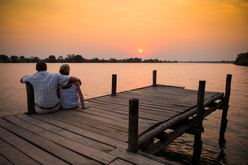 Mukambi Safari Lodge: Sonnenuntergang auf dem Steg