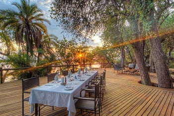 Xugana Island Lodge: Esstisch im Hauptbereich