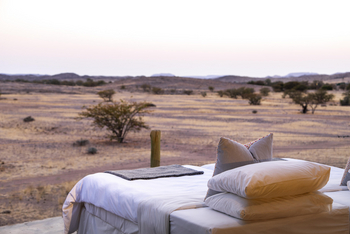 Doro Nawas Camp Doro Nawas Camp: Bett mit Ausblick