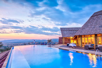 Lahia Tented Lodge: Poolbereich und Hauptgebäude