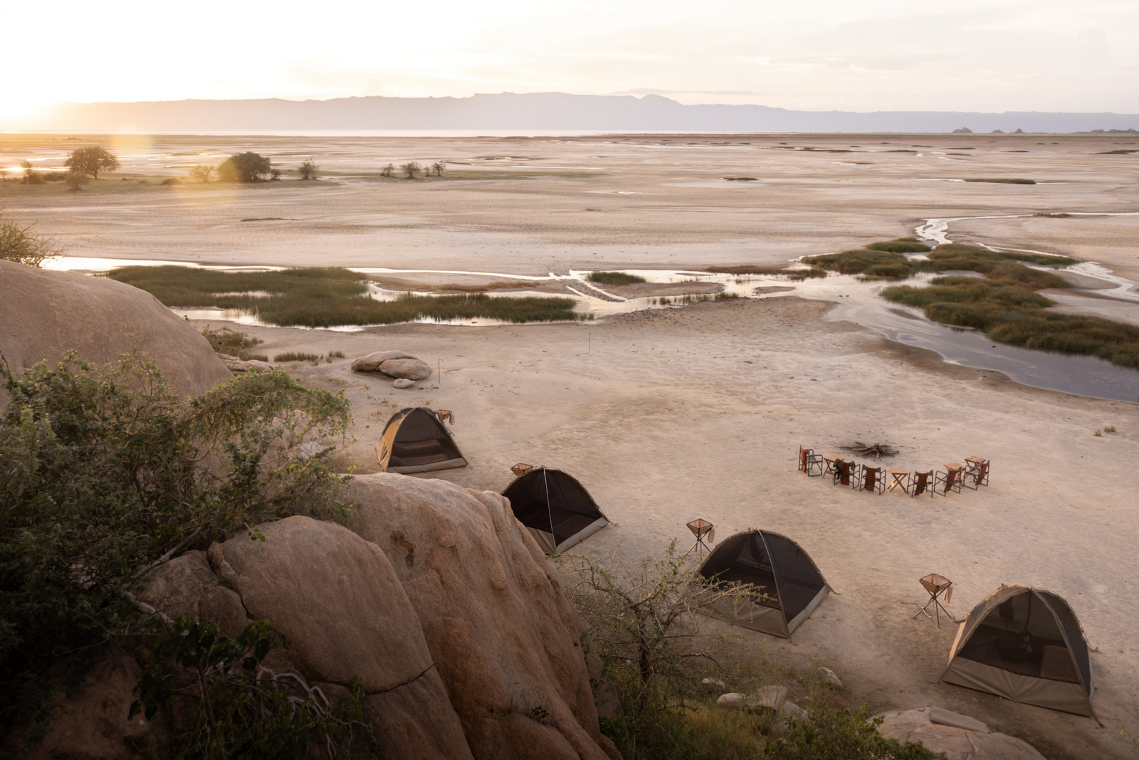 Ombako Fly Camp Ombako Fly Camp: Camp Set-up am Lake Eyasi