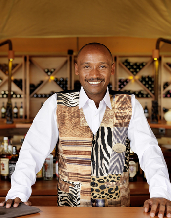 Serengeti Bushtops: Barman