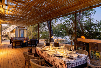 Victoria Falls River Lodge Victoria Falls River Lodge: Villa - Esstisch