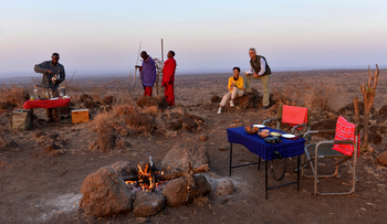 Elerai Camp: Sundowner am Lagerfeuer