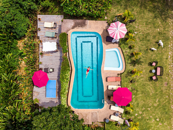 Ndali Lodge: Pool Luftbild