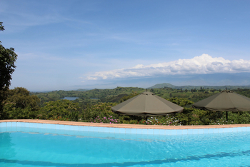 Ndali Lodge: Pool mit Blick