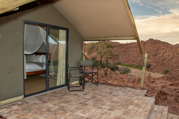Ondjamba Hills: Zelt mit Glasschiebetür