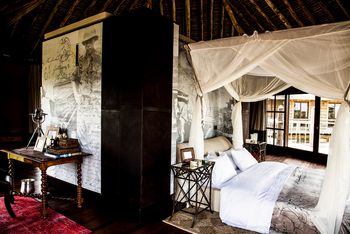 Segera Retreat: Schreibtisch und Bett