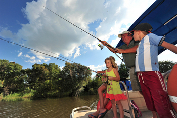 Victoria Falls River Lodge Victoria Falls River Lodge: Kinder beim Angeln