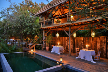 Chobe Bakwena Lodge Chobe Bakwena Lodge: Laternen am Pool