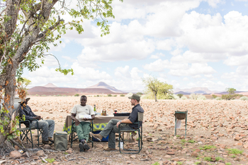 Desert Rhino Camp Desert Rhino Camp: Pause