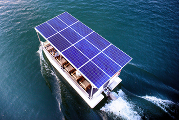 Ila Safari Lodge Ila Safari Lodge: Solarbetriebenes Motorboot