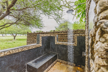 Little Chem Chem: Außendusche