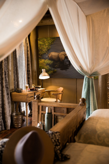 Sitatunga Private Island Camp: Bild neben Arbeitstisch