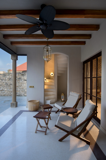 Aramness Aramness: Private Sit-out und Treppe zur Veranda