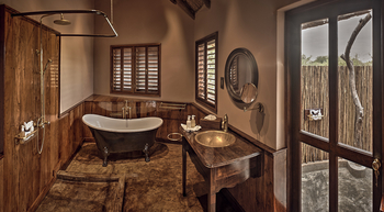 Deception Valley Lodge Deception Valley Lodge: Wanne und Waschtisch