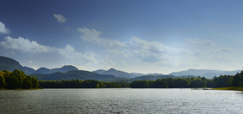 Denwa Backwater Escape: See und Berge