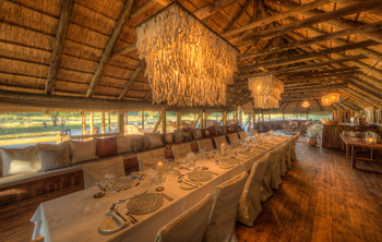 Dinaka Lodge: Dinnertafel