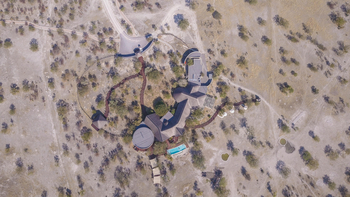 Etosha Oberland Lodge Etosha Oberland Lodge: Luftbild des Hauptgebäudes