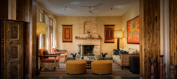 Forsyth Lodge Forsyth Lodge: Kamin und Lounge