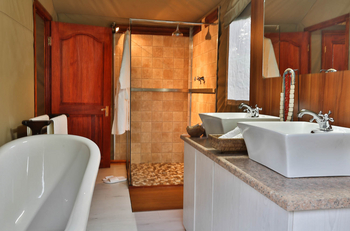 Kadizora Camp: Gästebad