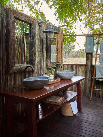 Kuyenda Bushcamp: Doppelwaschtisch