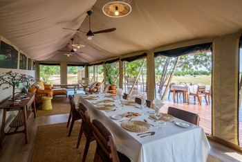 Muddy Teak Camp: Essbereich