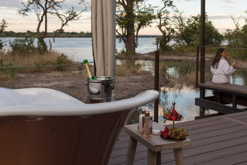 Old Drift Lodge: Wanne auf dem Außendeck