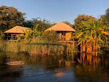 Shametu River Lodge: Gästechalets am FLussufer