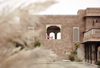 Six Senses Fort Barwara: Galerie mit Treppenaufgang