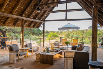 Thornybush Game Lodge: Main Area
