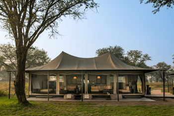 Ubuntu Migration Camp: Außenansicht Lounge Zelt