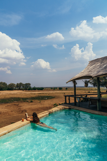 Anabezi Luxury Tented Camp: Pool mit Blick