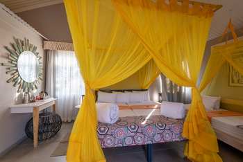 Etosha Safari Camp: Doppel- und Beistellbett