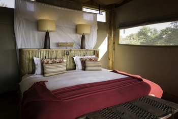 Kalahari Plains Camp: Doppelbett im Schlafzimmer