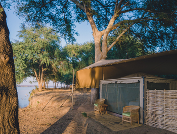 Kutali Camp Kutali Camp: Gästezelt mit Veranda