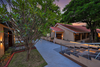 Meru Vann: Zentralgebäude