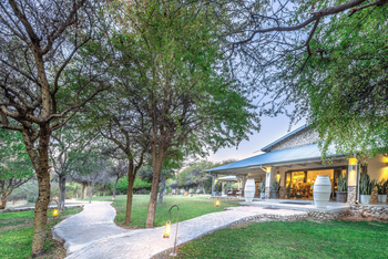 Mushara Outpost: Wege im Garten