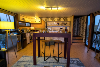 Namushasha River Villa: Küche mit Lunch Table