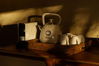 Otjiwa Thornbush Tented Camp: Kaffeestation mit Retro-Kessel und Kapselmaschine